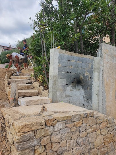 Akv bat, Maçon au Chambon-Feugerolles