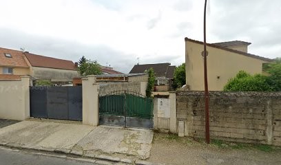 Raval 77, Maçon à Favières