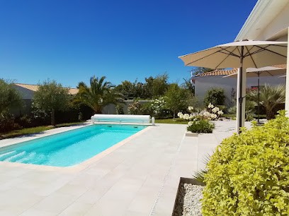 E.c.r, Maçon à Pont-l'Abbé-d'Arnoult