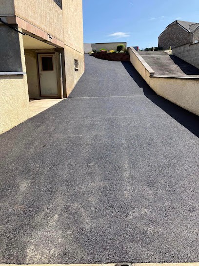 M Constructions, Maçon à Hierges