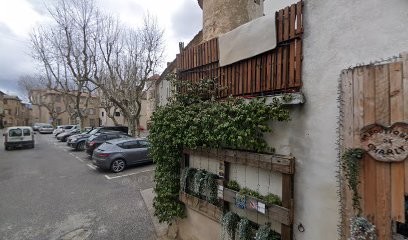 MJV83, Maçon à Néoules