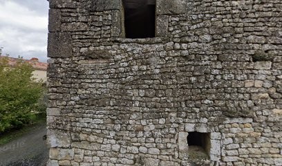 L'age de Pierre, Maçon à Saint-Hilaire-des-Loges