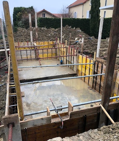 Dogan maçonnerie, Maçon à Escoutoux