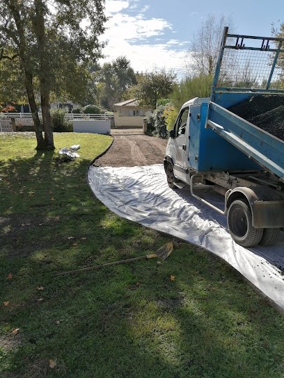 TP SERVICES Entreprise VRD Travaux Maçonnerie Rénovation façade Construction Démolition Assainissement Gironde 33 Bordeaux, Maçon au Pian-Médoc