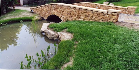 LA PIERRE D'EAU, Maçon à Chevinay