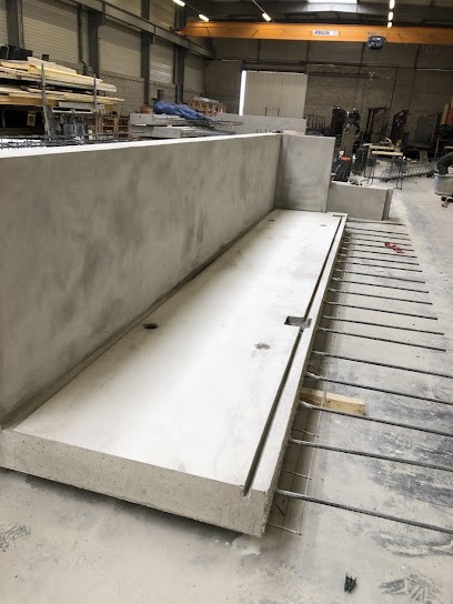 Beauvais Prefa, Maçon à Tillé