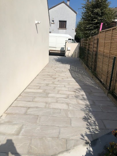 JPMBATI, Maçon à Briis-sous-Forges