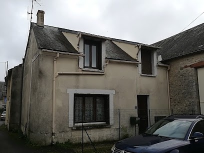 Ecgbat, Maçon à D'Huison-Longueville