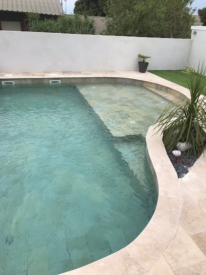 Bati Services Fosseen les piscines de bati, Maçon à Saint-Mitre-les-Remparts