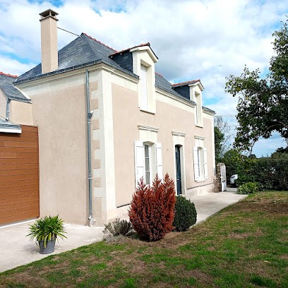 Ajilit, Maçon à La Chapelle-Saint-Laud