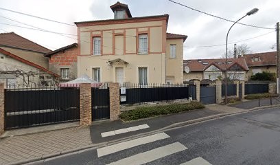 Nafuse, Maçon à Deuil-la-Barre