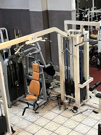 T.p.m.g, Maçon à Menton