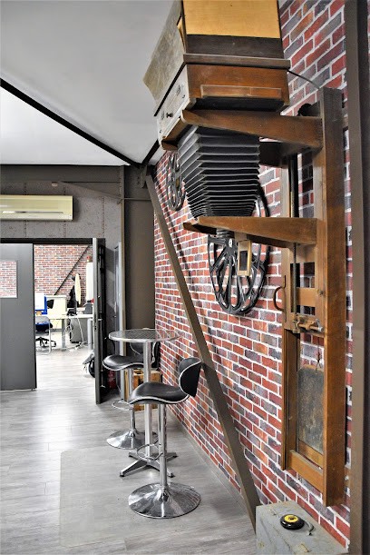 M.D.R., Maçon à Chelles