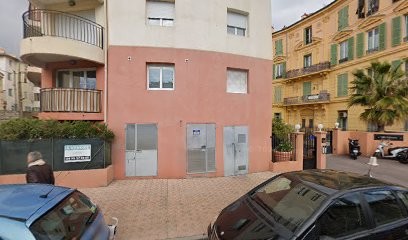 Siribat, Maçon à Menton