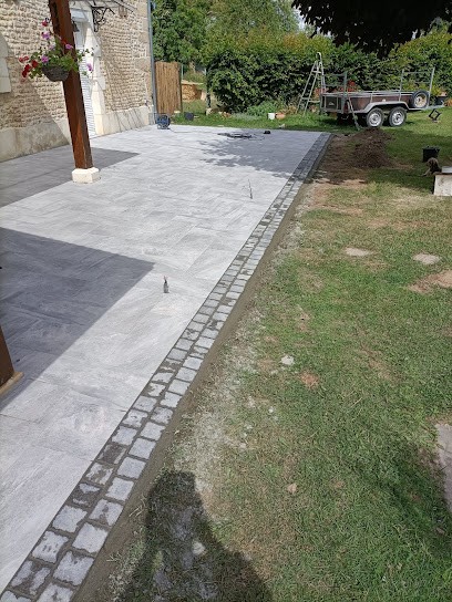 LGB, Maçon à Noron-l'Abbaye