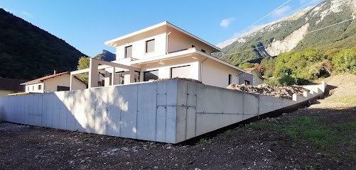 D.B.R, Maçon à Grenoble