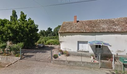 Famille pousse, Maçon à Mézeray