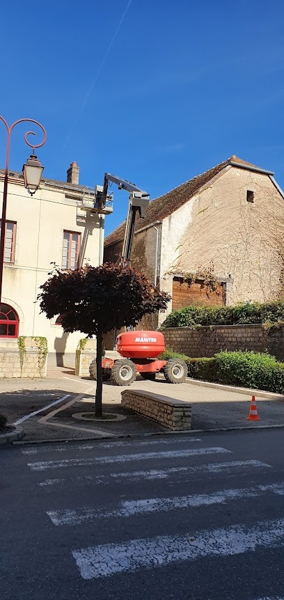 Doras maçonnerie, Maçon à Lamarche-sur-Saône