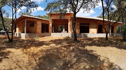 Samper Villas, Maçon à Saint-Geniès-de-Malgoirès