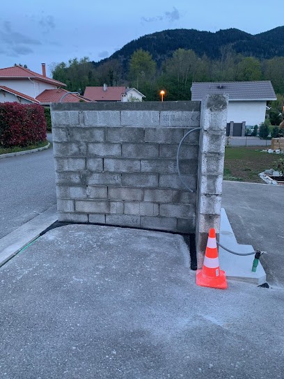 Kov Alp Rénov, Maçon à Chênex